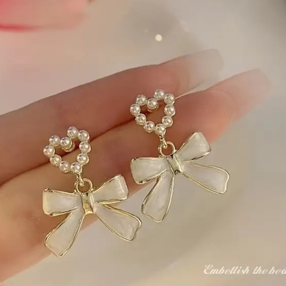 Jewelry - Beautiful Heart Pearl Bow Earrings